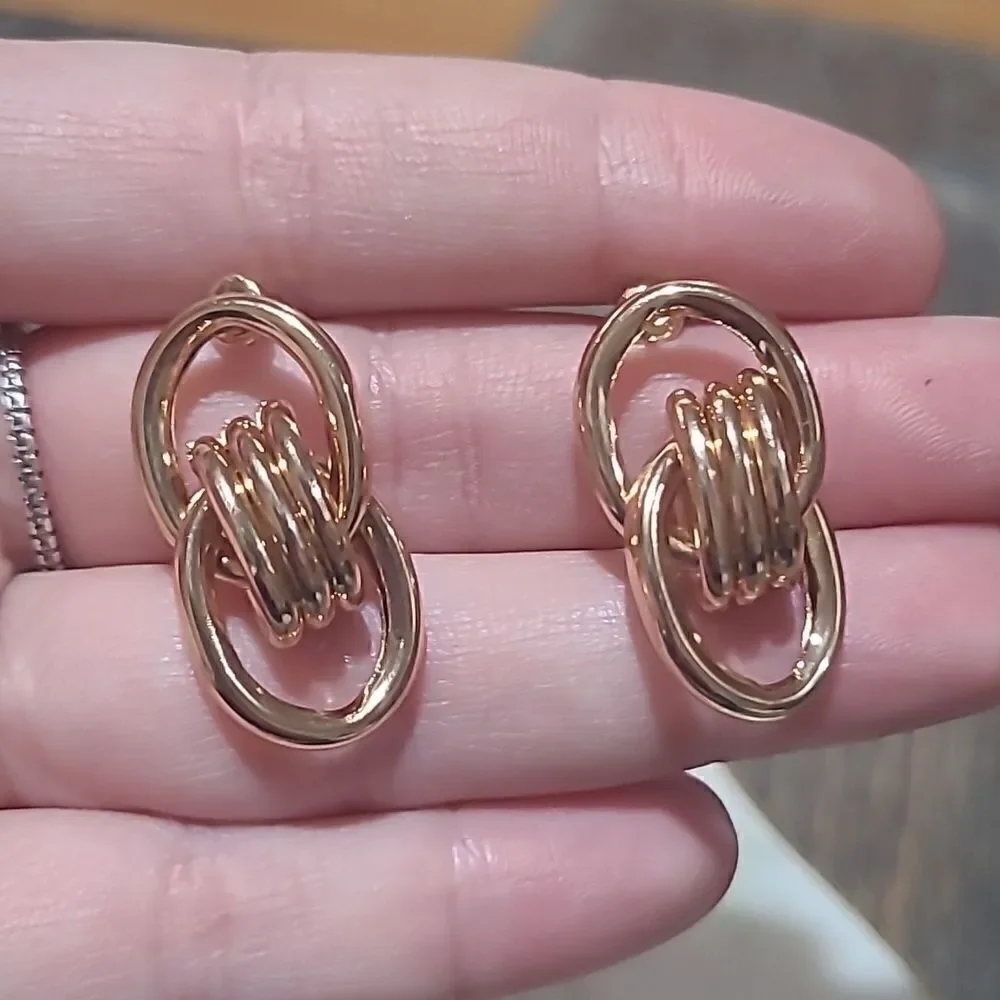 ♡♡♡ Oversized  Chain Link Statement Earring in Gold Tone